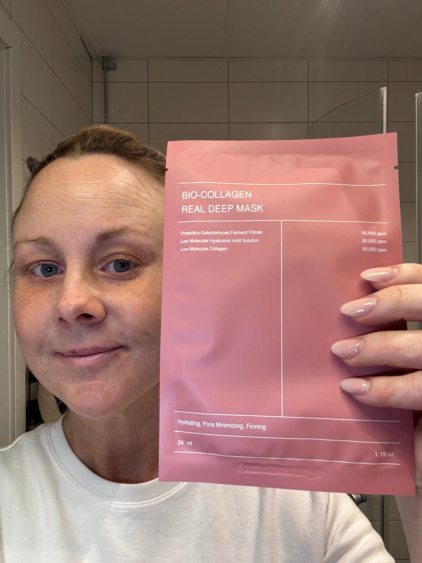 Ansiktsmask med kollagen som återfuktar, stramar upp och ger huden ny lyster
