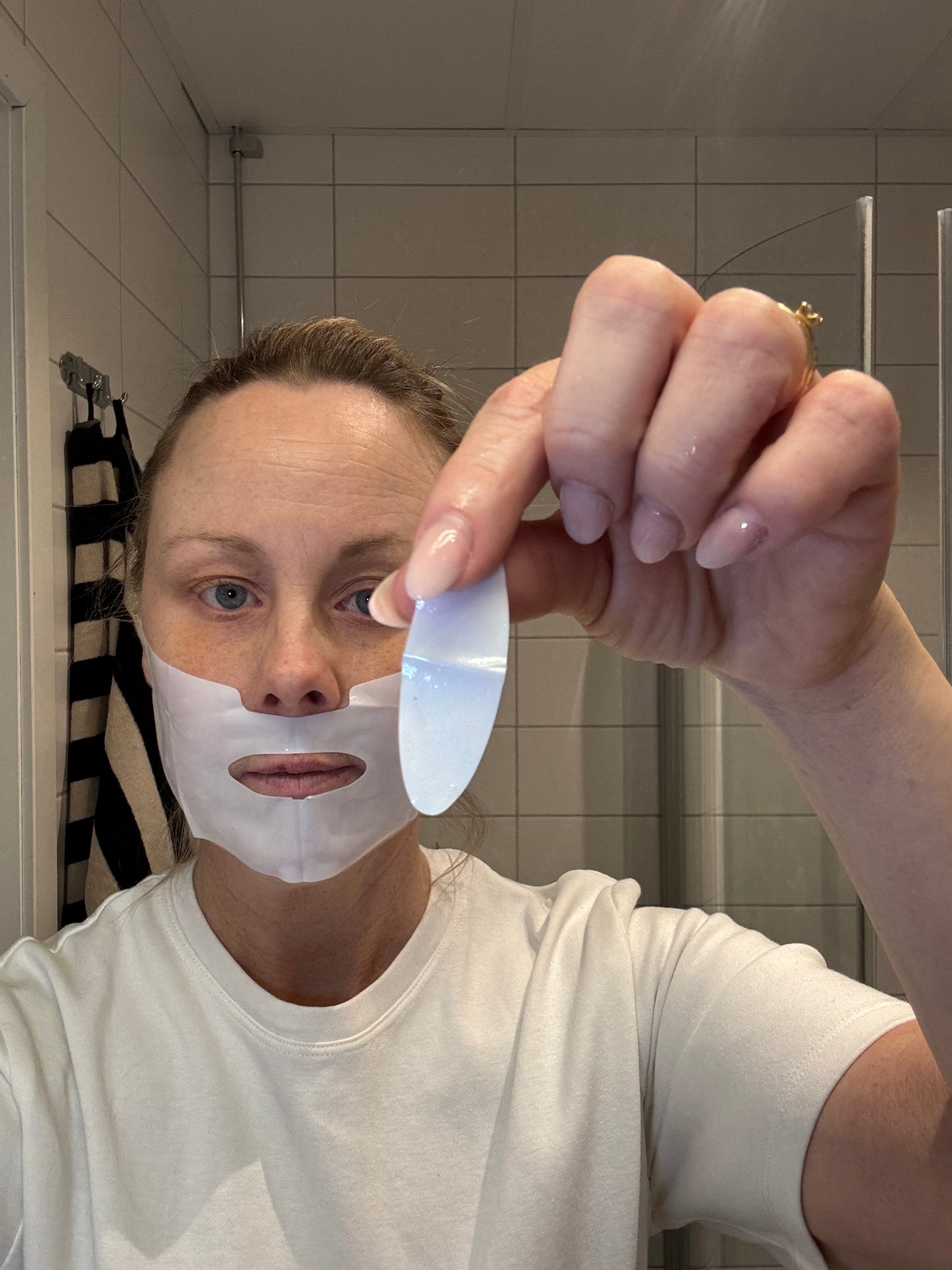 Ansiktsmask med kollagen som återfuktar, stramar upp och ger huden ny lyster
