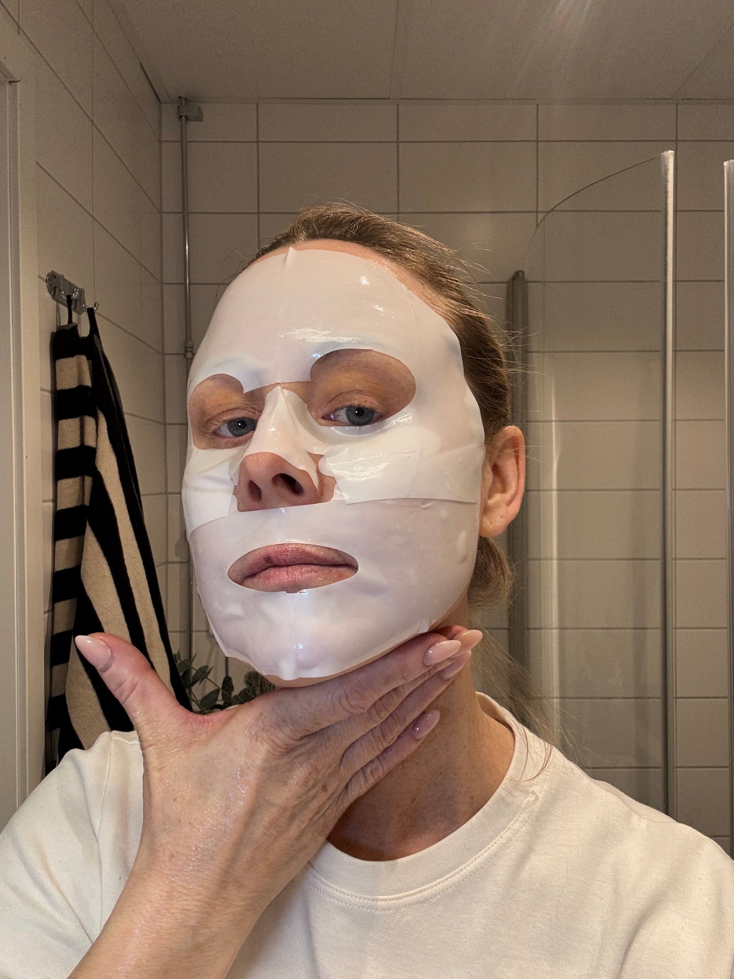 Ansiktsmask med kollagen som återfuktar, stramar upp och ger huden ny lyster