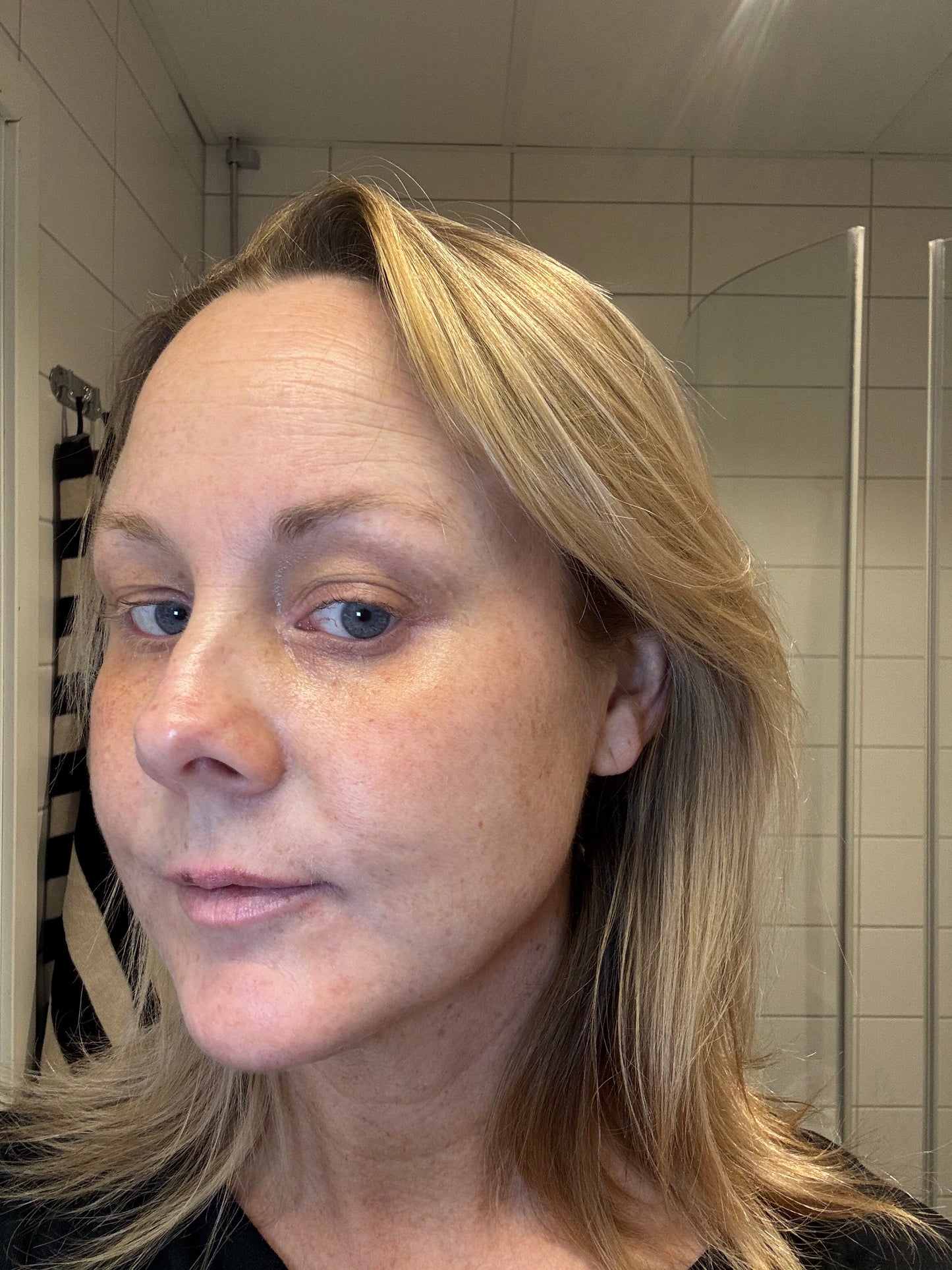 Ansiktsmask med kollagen som återfuktar, stramar upp och ger huden ny lyster