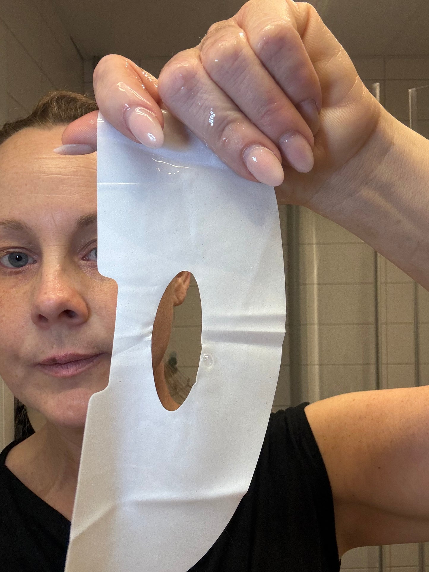 Ansiktsmask med kollagen som återfuktar, stramar upp och ger huden ny lyster