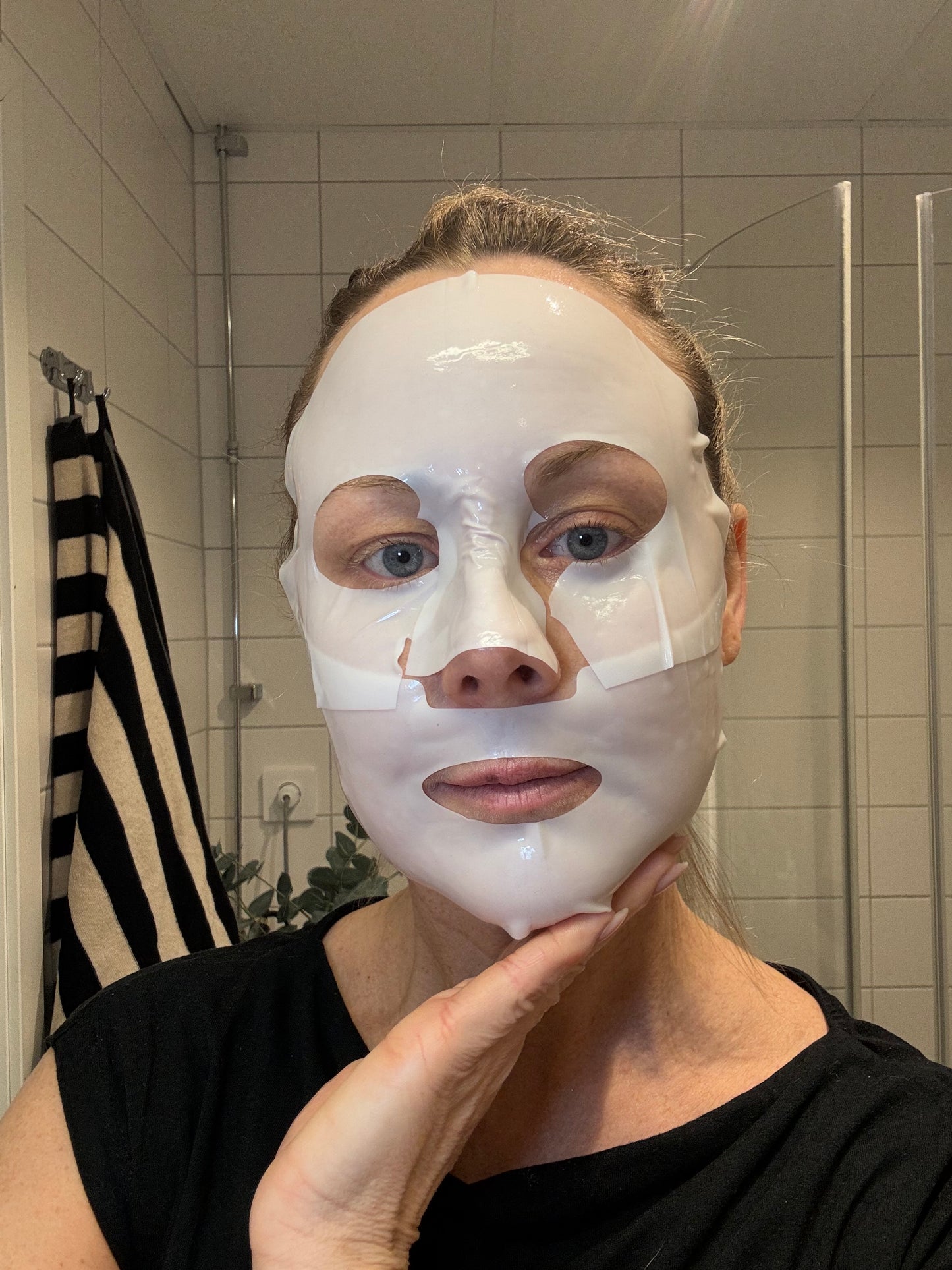 Ansiktsmask med kollagen som återfuktar, stramar upp och ger huden ny lyster
