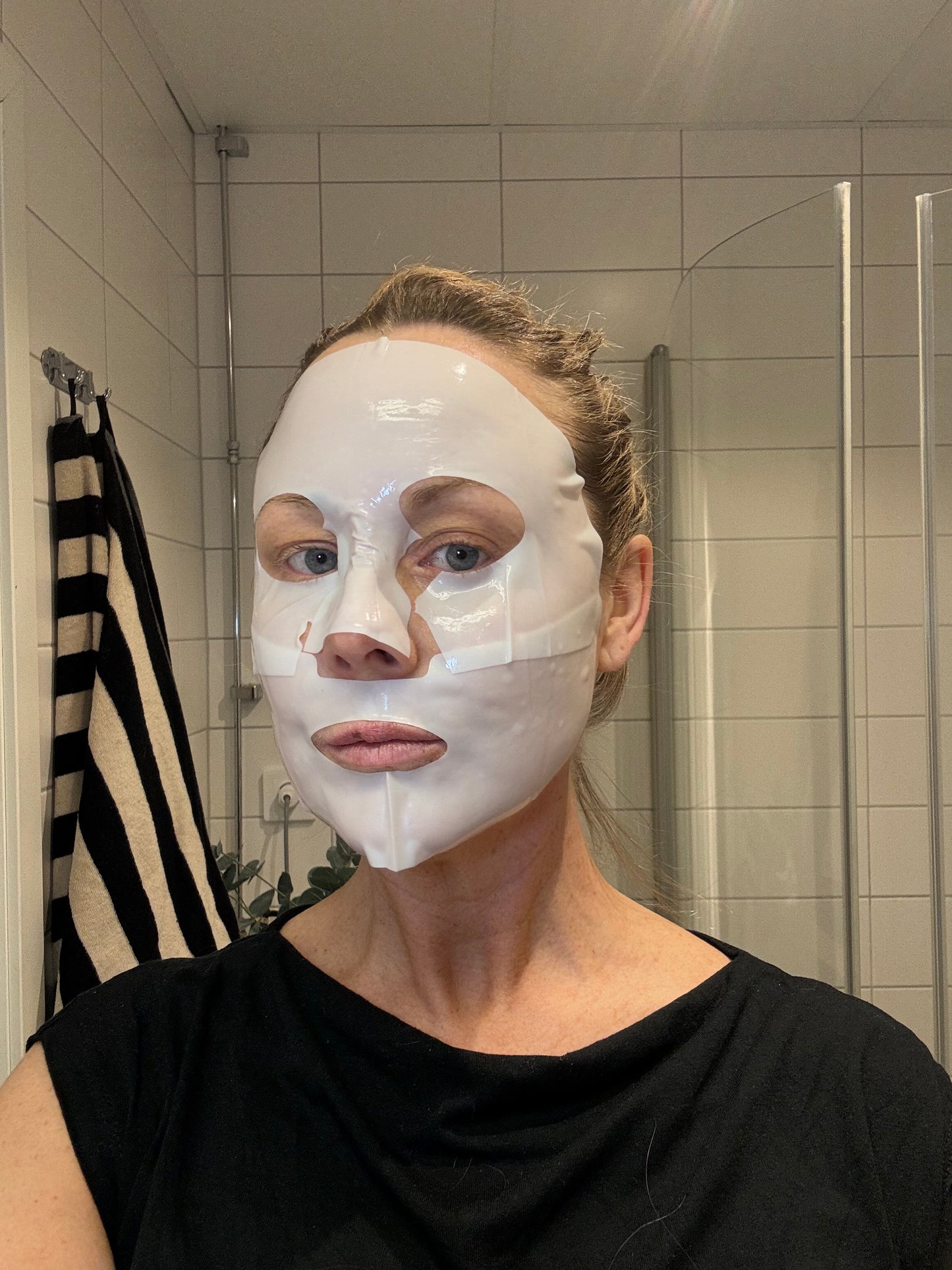 Ansiktsmask med kollagen som återfuktar, stramar upp och ger huden ny lyster