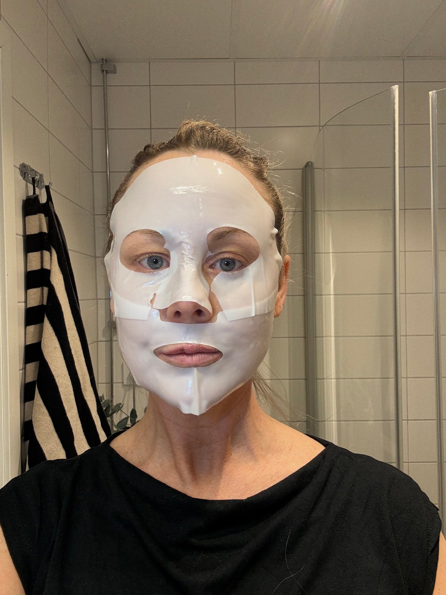Ansiktsmask med kollagen som återfuktar, stramar upp och ger huden ny lyster